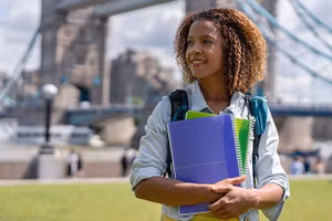 Cần tìm hiểu xem các yếu tố khác nhau góp phần vào chi phí du học gồm những gì.