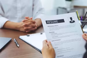 Vấn nạn mua bằng cấp giáo dục giả mạo với chi phí thấp. Ảnh minh hoạ.