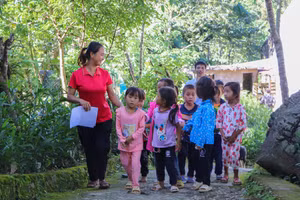 Nhiều ngày qua, giáo viên Trường PTDTBT Tiểu học Trung Thu đã tất bật đón học sinh đến làm quen trường lớp.