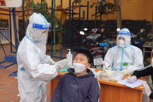 Điện Biên đang khẩn tìm người để hoàn trả lại hơn 360 triệu đồng thu sai từ dịch vụ test nhanh Covid-19. Ảnh minh họa.