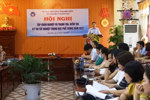 Ông Nguyễn Văn Đoạt, Giám đốc Sở GD&ĐT tỉnh Điện Biên quán triệt đội ngũ làm thi địa phương.