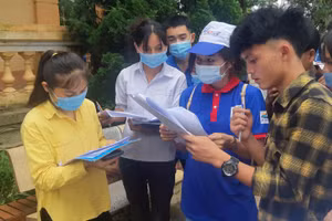 Điện Biên huy động gần 2.000 tình nguyện viên tham gia "Tiếp sức mùa thi". Ảnh Thanh niên Nậm Pồ.