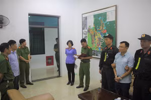 Cơ quan CSĐT công bố lệnh bắt tạm giam đối với ông Nguyễn Tuấn Anh.