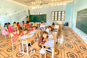 Cô giáo Tiếng Anh Phạm Thu Trang và lớp ghép 2 trình độ 3+4 tại điểm Tin Lán