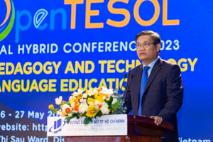 GS.TS Nguyễn Minh Hà, Hiệu trưởng Trường ĐH Mở TPHCM phát biểu tại hội thảo. 