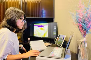 Học sinh TPHCM học tập online để phòng dịch Covid-19. Ảnh minh họa