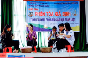 Tiết kiểm tra thông qua “Phiên tòa giả định” của HS Trường THPT Thuận Hưng, quận Thốt Nốt (TP Cần Thơ). 