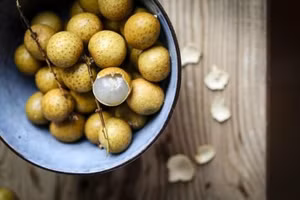 Những loại quả thơm ngon nhưng càng ăn nhiều da càng nổi mụn "chi chít"