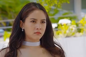 Về nhà 12h đêm vẫn thấy vợ lau dọn, chồng tuyên bố một câu khiến cả nhà tái mặt