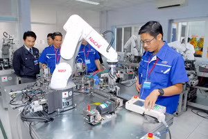 Nhiều trường thuộc Bộ Công Thương đã liên kết chặt chẽ với các doanh nghiệp để nắm bắt nhu cầu số lượng, chất lượng nhân lực. Ảnh minh họa