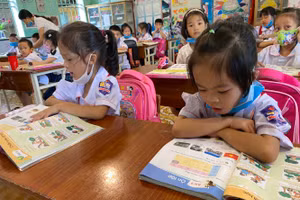 Ngành GD các địa phương thực hiện nhiệm vụ kép, lo điều kiện CSVC, TBDH cho năm học đầu tiên đổi mới chương trình, SGK ở lớp 1. Ảnh: Thanh Tuấn