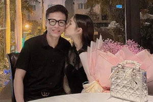 Joyce Phạm khoe quà chồng tặng ngày Valentine, đại gia Minh Nhựa vào bình luận một câu siêu hài