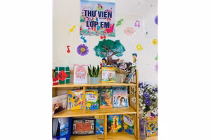 Một góc đầu tư, trang trí ở lớp học của Trường Tiểu học Bình Minh do phụ huynh và giáo viên thực hiện. Ảnh: Nhà trường