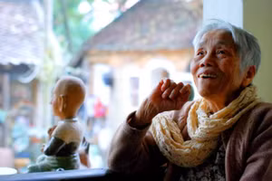 Nữ họa sĩ Mộng Bích. Ảnh: Nguyễn Lê Hoàng.