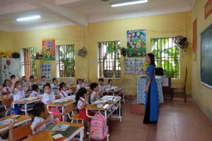 Tiết tiếng Việt của lớp 1A - Trường Tiểu học Đông La (Đông Hưng, Thái Bình) do cô Đặng Thị Thu Lan giảng dạy. Ảnh: TG