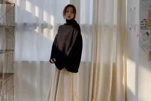 4 cách phối chân váy dài sang chảnh đi làm ngày lạnh giá