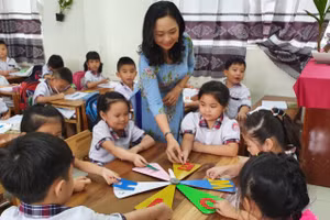 Giờ học của cô trò Trường TH Long Hòa 1, quận Bình Thủy (TP Cần Thơ). Ảnh: IT