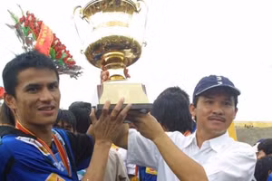 Kiatisuk 2 lần giành chức vô địch V-League (2003 và 2004).