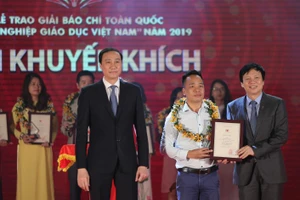 Quang cảnh lễ trao giải “Báo chí vì sự nghiệp Giáo dục Việt Nam” năm 2019.