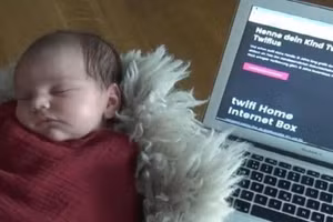 Đặt tên con theo công ty mạng để được... xài wifi miễn phí 18 năm