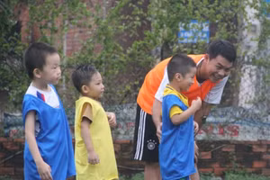 Trẻ tham gia các hoạt động ngoài trời. Ảnh minh họa: P.Nga.