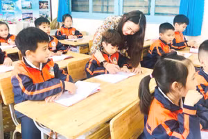 Giáo viên tự chủ, linh hoạt sáng tạo trong dạy học, cha mẹ học sinh đồng hành thì dạy học Tiếng Việt lớp 1 sẽ không còn khó khăn. Ảnh minh họa