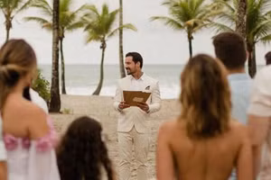 Bị hủy hôn, người đàn ông quyết định... cưới chính mình