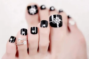 Mẫu nail chân đính đá.