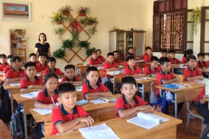 Cô trò Trường Tiểu học Đại Hợp trong giờ học.