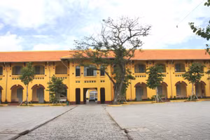 Trường THPT Châu Văn Liêm (TP Cần Thơ) được xây mới và giữ nguyên kiến trúc cũ. 