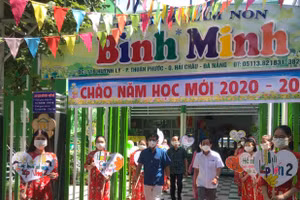 Giáo viên Trường Mầm non Bình Minh chuẩn bị cho ngày khai giảng trực tuyến. 