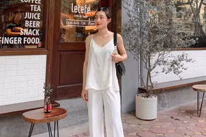 Diện áo lụa vào mùa hè cho bạn cảm giác thoải mái, mát mẻ.