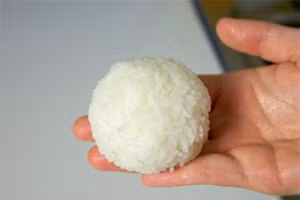 Cách trị mụn đầu đen hiệu quả bằng... cơm nóng