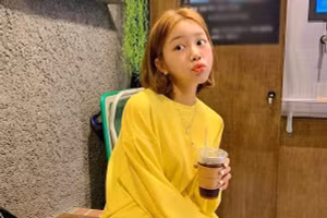 Tuyệt chiêu mặc đẹp đi làm, đi chơi với gam màu vàng và xám