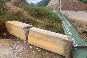 Cổng trường đổ khiến 3 học sinh thiệt mạng tại Lào Cai. 