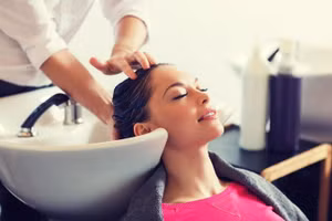 Sau sinh nên gội đầu thế nào vừa an toàn lại tốt cho sức khỏe?