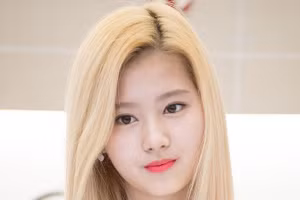 Bí quyết chăm sóc tóc tẩy của sao Hàn Quốc