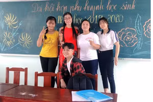 Cô Huế Anh luôn được học trò yêu quý. Ảnh: NVCC