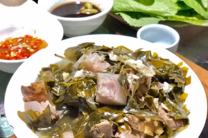 Món thịt trâu lá lồm được coi là đặc sản truyền thống của người Mường.