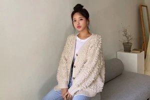 Cách mix 12 set đồ phong cách với cardigan 