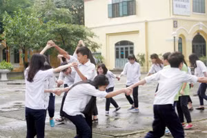 Học sinh Trường THPT Chu Văn An, Hà Nội hoạt động kỹ năng trong nhà trường. Ảnh minh họa.