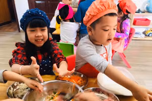 Người lớn cần ghi nhận công sức khi trẻ lao động. Ảnh minh họa