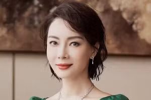 Phụ nữ trên 30 tuổi không nên để ba kiểu tóc này