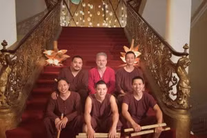 Nhóm Đàn Đó với 5 nghệ sĩ Nguyễn Đức Minh, Đinh Anh Tuấn, Trần Kim Ngọc, Nguyễn Quang Sự và họa sĩ Nguyễn Đức Phương.