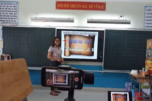 Giáo viên tại TPHCM luôn sẵn sàng “kích hoạt” dạy học trực tuyến để phòng dịch Covid-19. Ảnh: N.Phong