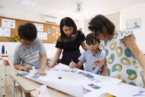 Giờ học trải nghiệm của học sinh Trường Tiểu học Vietschool (Hà Nội).