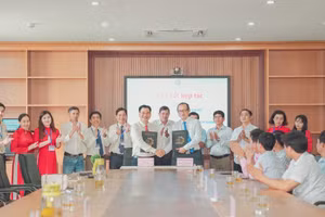 Lãnh đạo Sở KH&CN tỉnh Kiên Giang và Trường ĐH Kiên Giang ký kết ghi nhớ hợp tác.