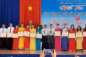 Thí sinh đạt kết quả cao được nhận Giấy khen của Sở GD&ĐT.