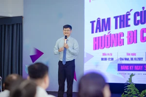 PGS.TS Tống Xuân Tám (Trường ĐH Sư phạm TPHCM) chia sẻ tại hội thảo.