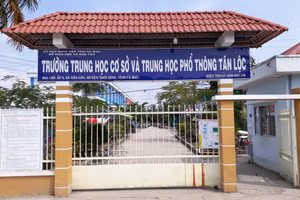 Trường THCS và THPT Tân Lộc, huyện Thới Bình (Cà Mau).